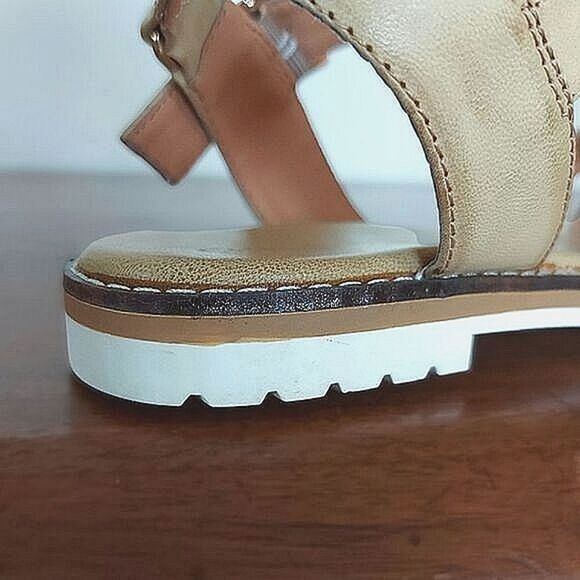 Chelsee Girl Diane oatmeal faux leather sandals 6.5 - Picture 14 of 15